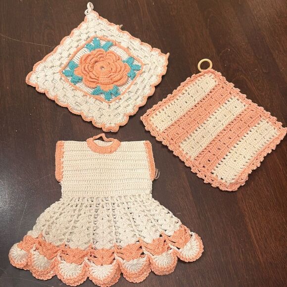 Handmade Crochet Peach and Cream pot holders - Picture 1 of 8